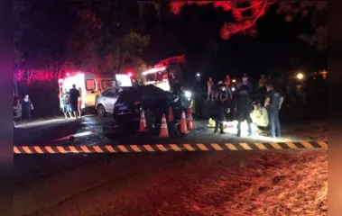 Duas pessoas morrem após colisão frontal entre carros no Paraná