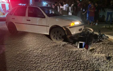 Grave acidente entre moto e carro deixa casal ferido em Apucarana